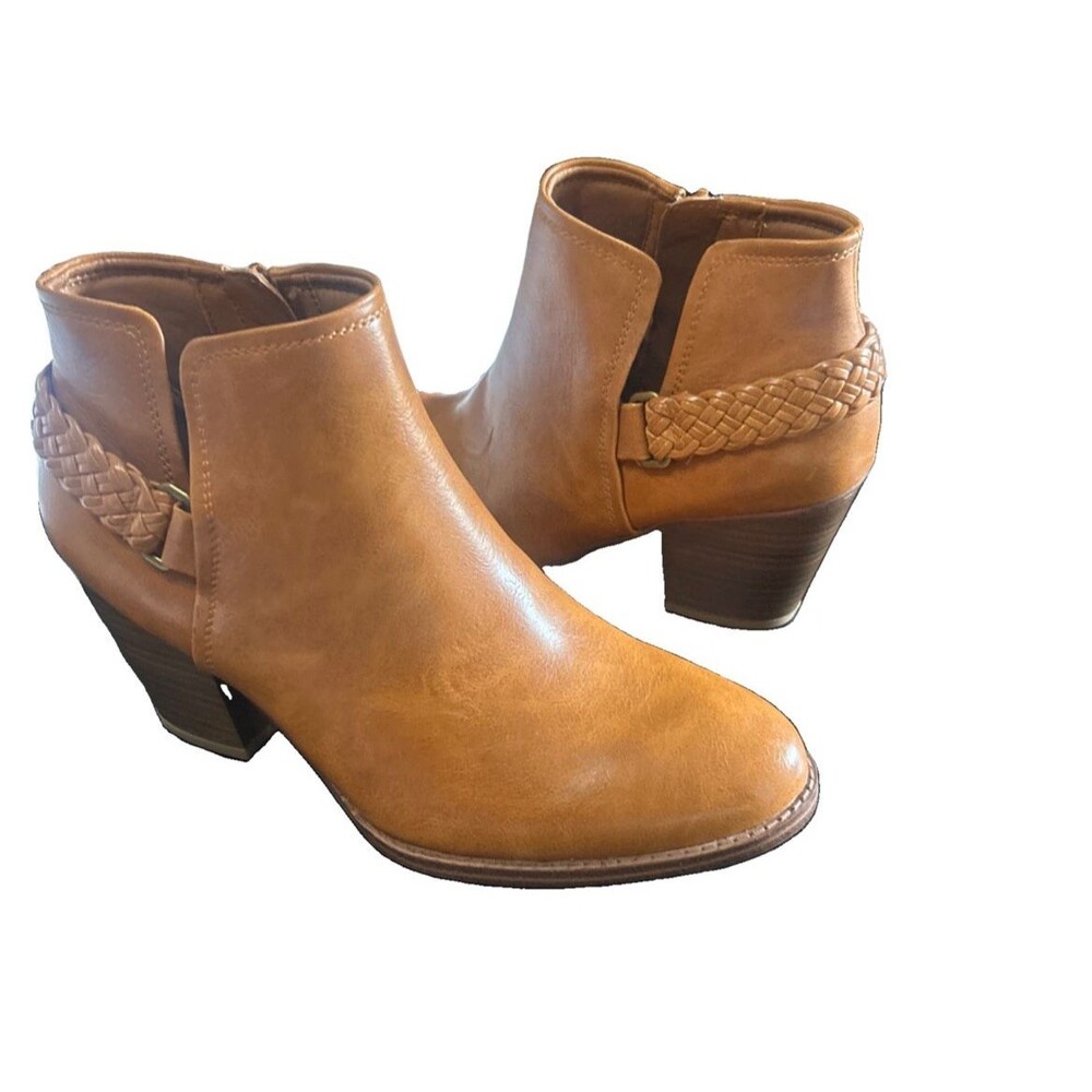 Baretraps Charlotte Women's 8.5M Tan Faux Leather Belted Ankle Booties Western